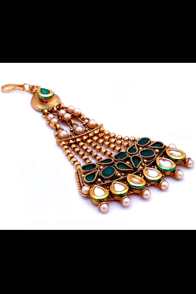 Dignified green stone worked passa