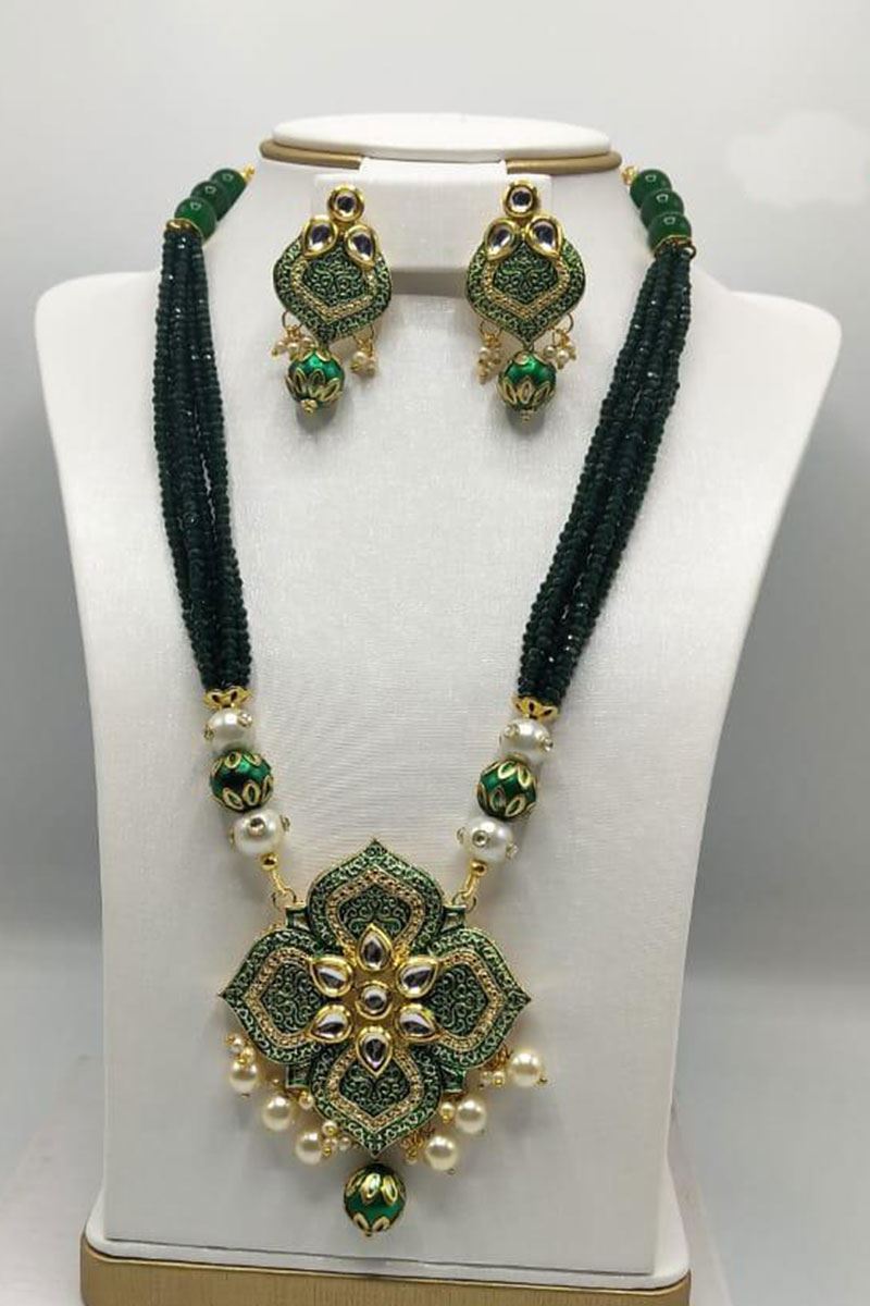Stunning green designer necklace set