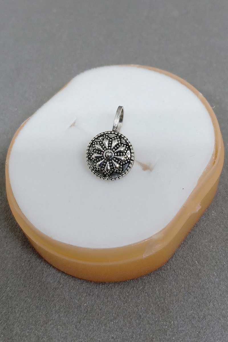 Lavish silver color designer nose ring