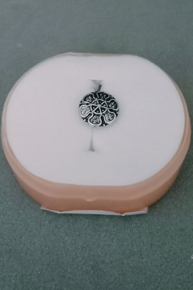 Enchanting black & silver nose ring