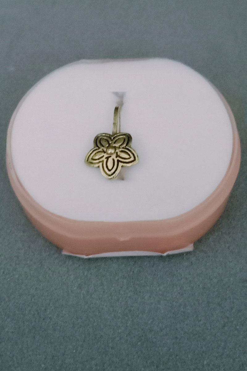 Gorgeous gold plated & black nose ring