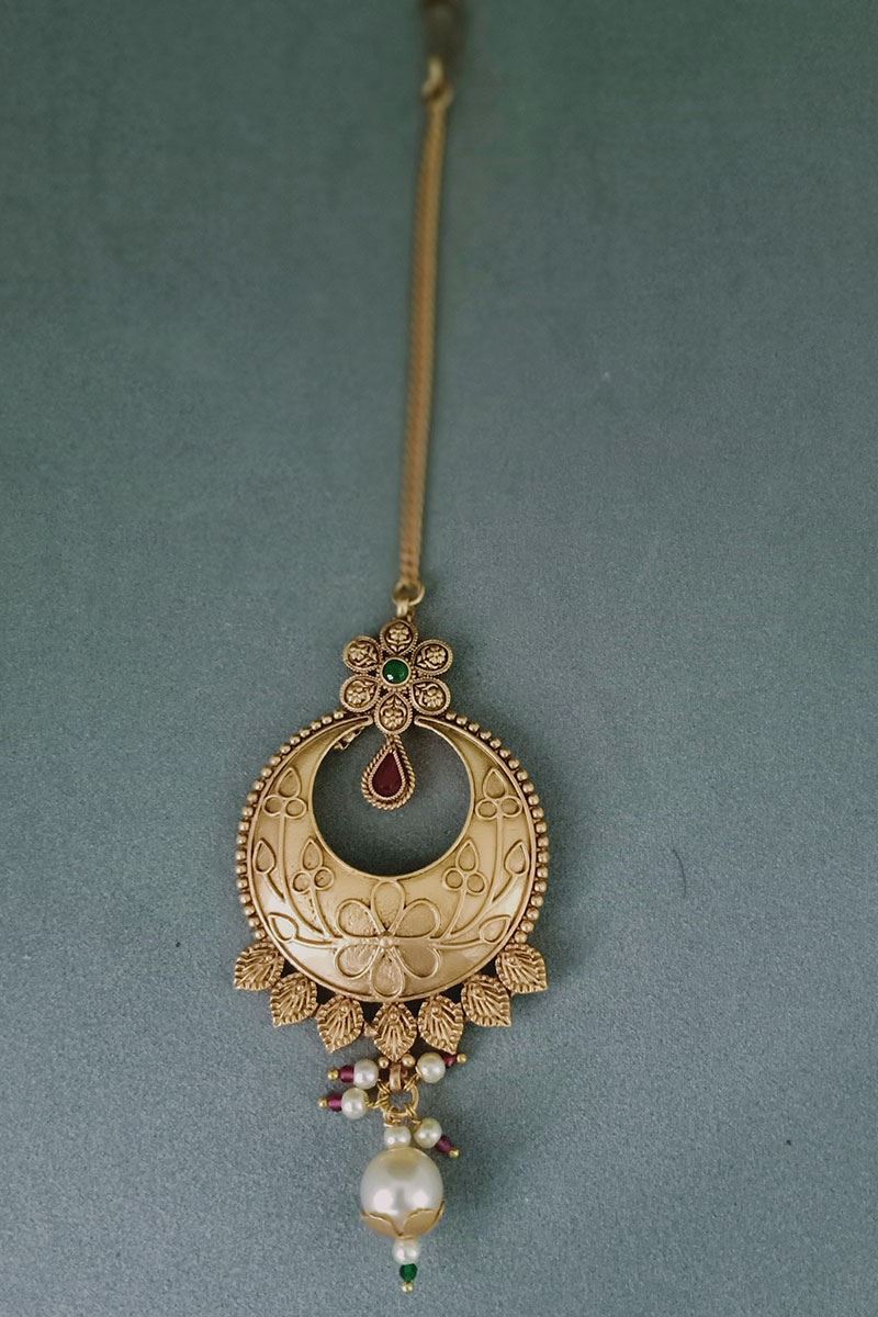 Flattering Clear Stone Work Designer Maang Tikka