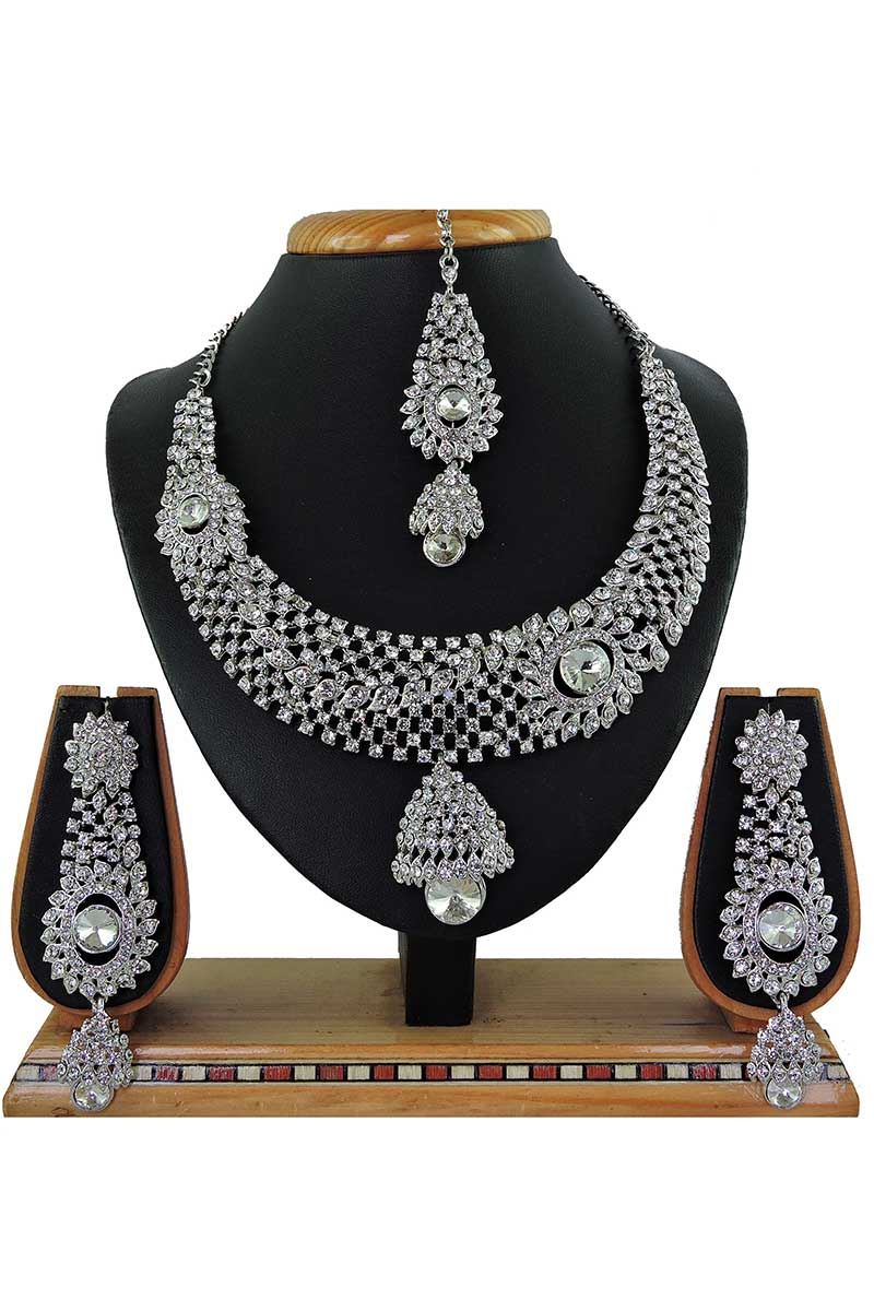 Artificial White Stone Necklace Set