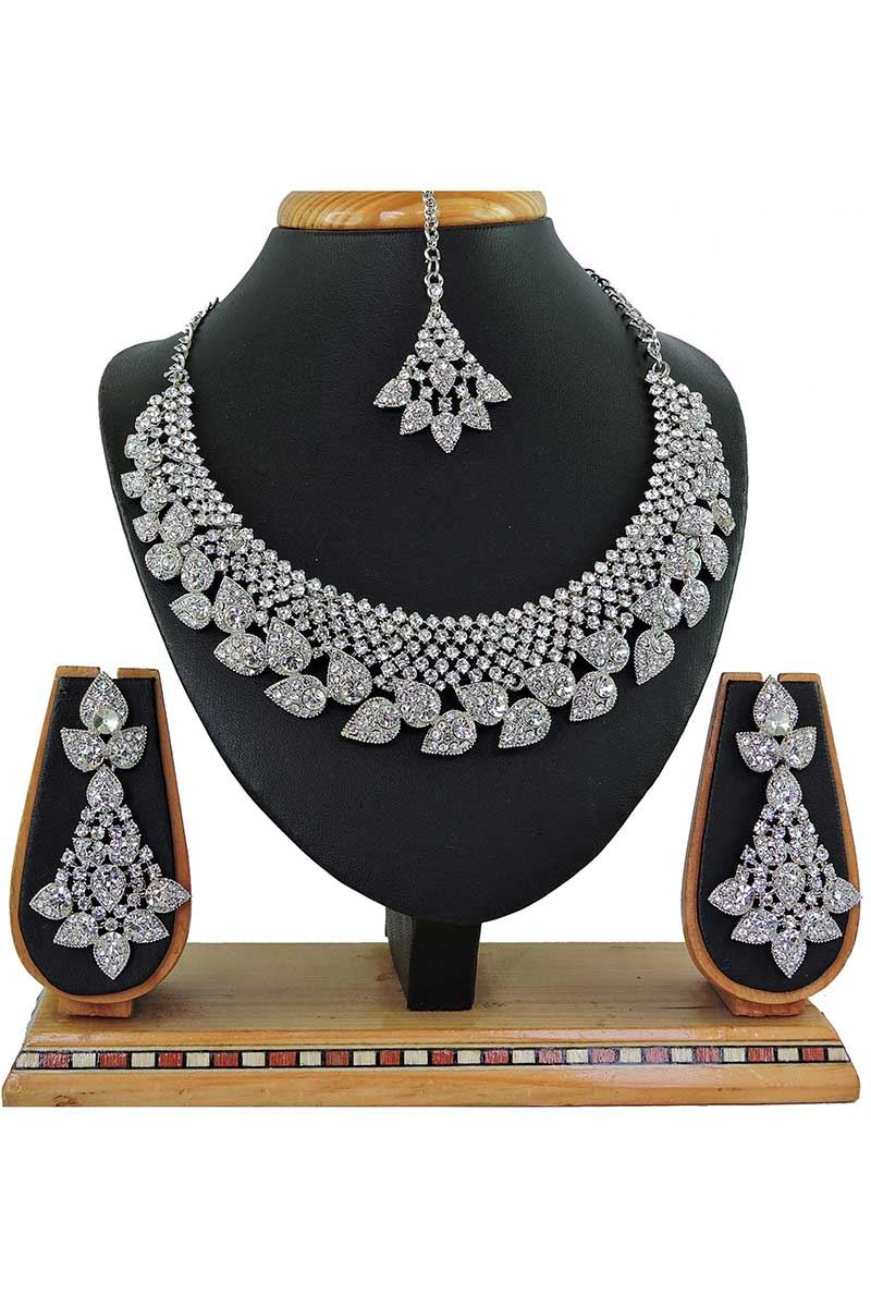 Artificial White Stone Necklace Set