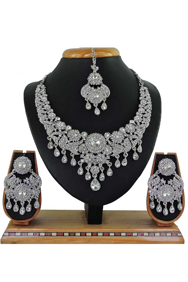 Artificial White Stone Necklace Set