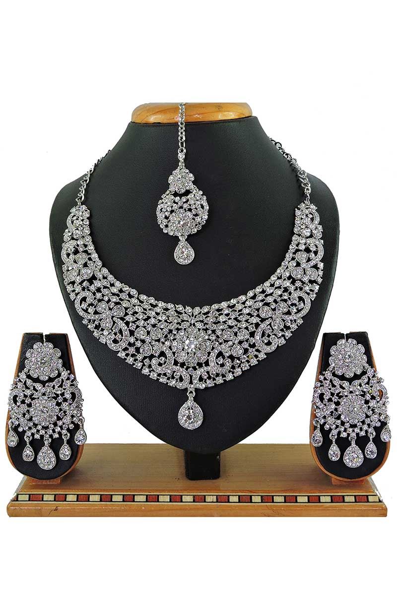 Artificial White Stone Necklace Set
