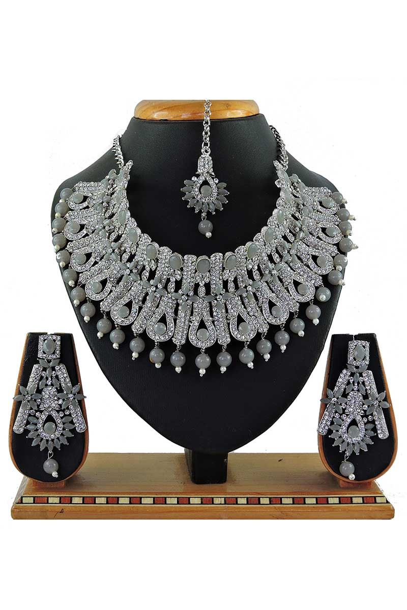 Artificial White Stone Necklace Set
