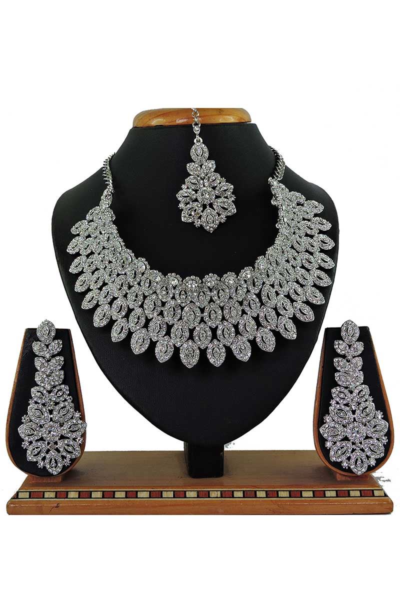 Artificial White Stone Necklace Set