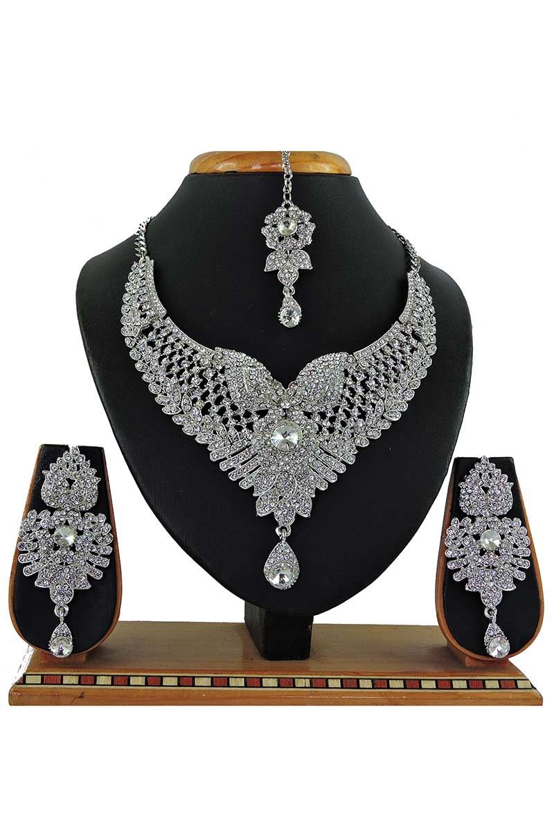 Artificial White Stone Necklace Set