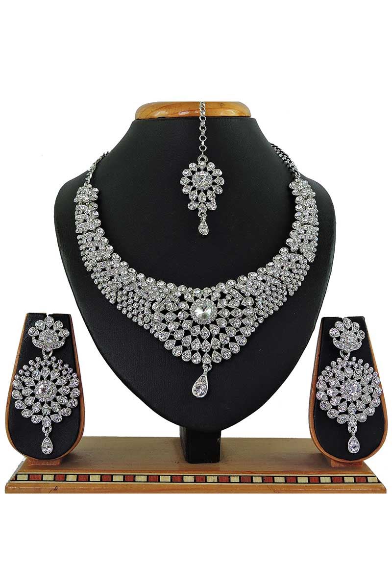 Artificial White Stone Necklace Set