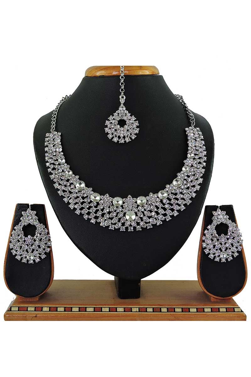 Artificial White Stone Necklace Set
