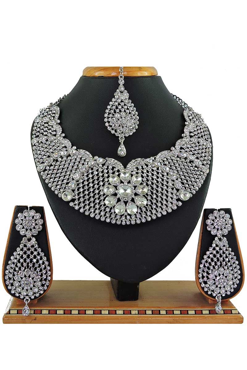 Artificial White Stone Necklace Set