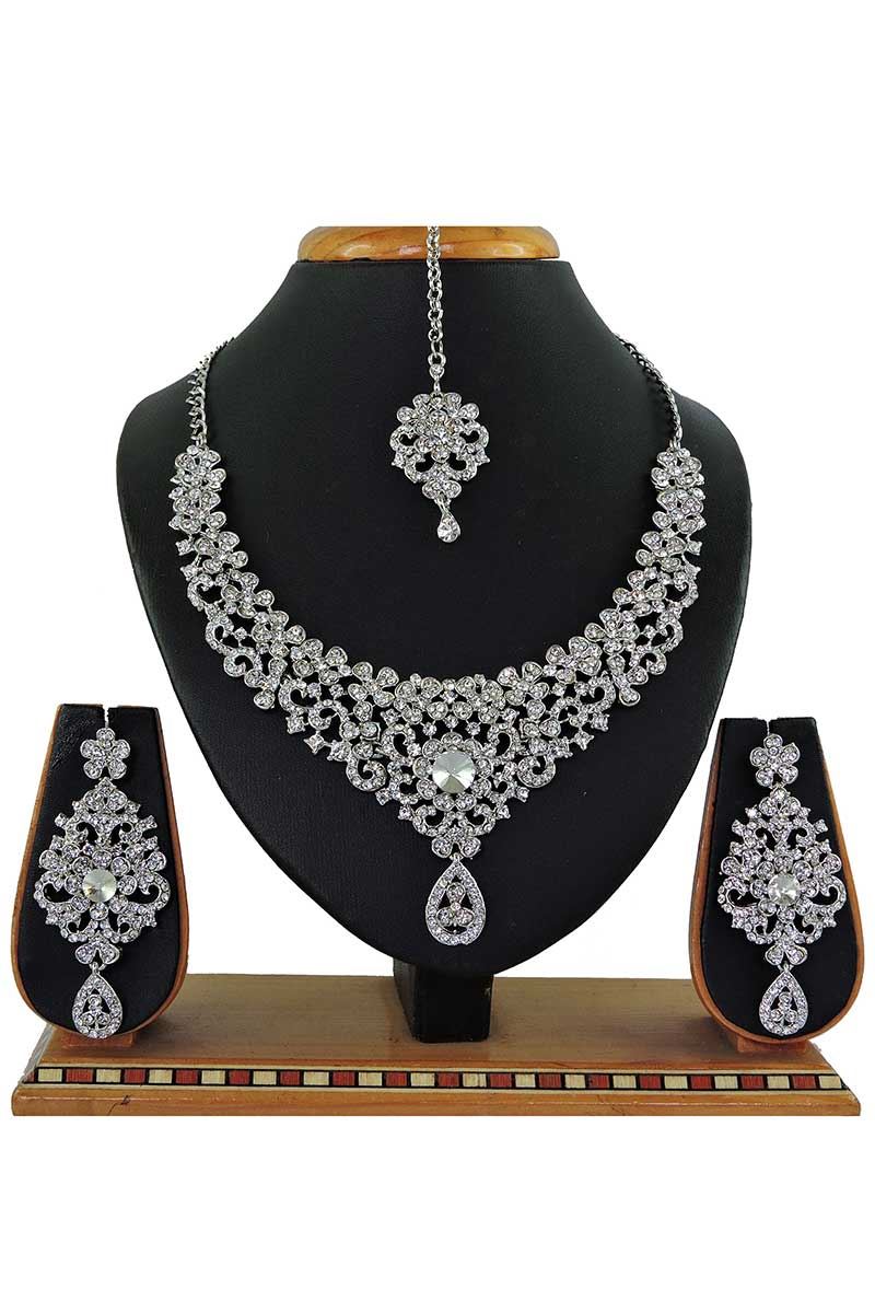Artificial White Stone Necklace Set
