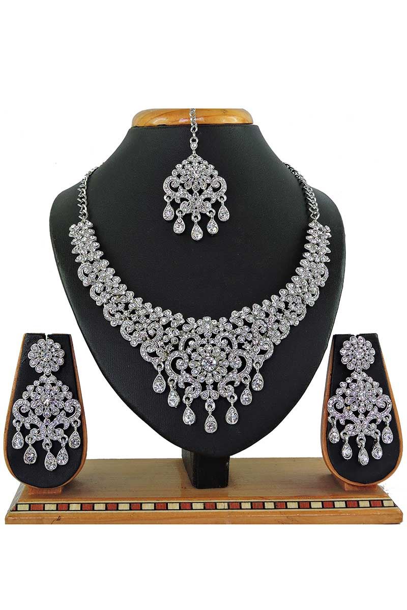 Artificial White Stone Necklace Set