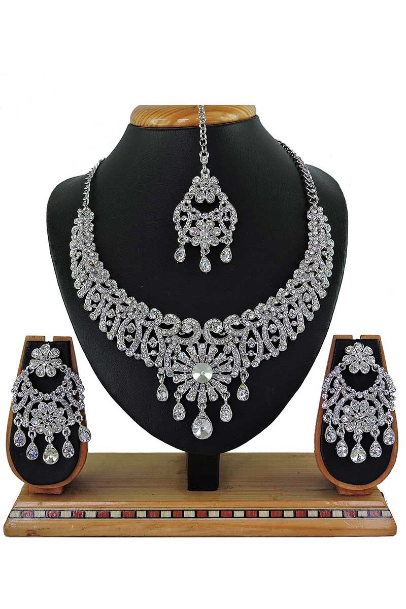 Artificial White Stone Necklace Set
