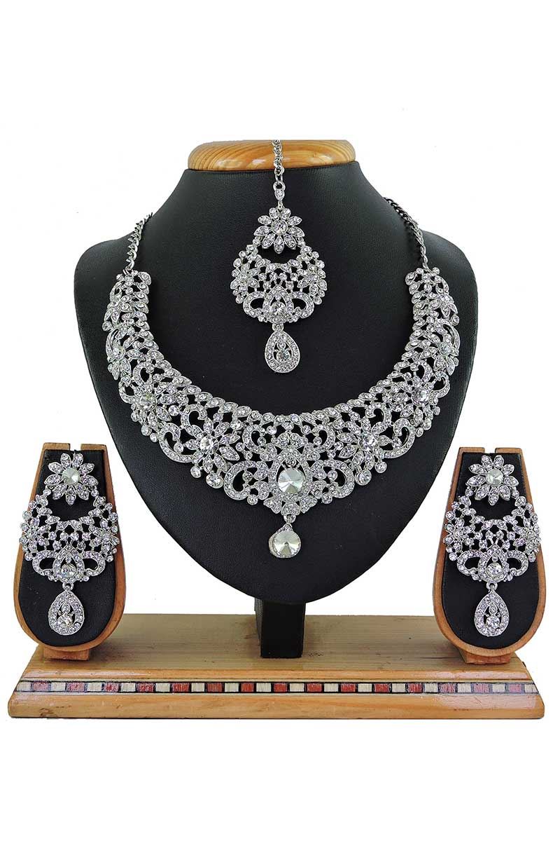 Artificial White Stone Necklace Set