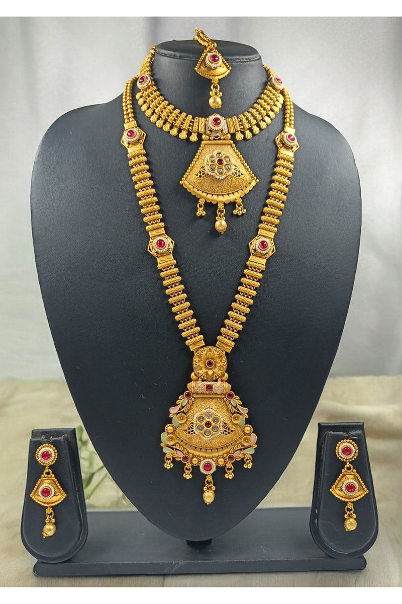 Appealing Golden Designer Necklace Set for Wedding, Reception, and Festivals