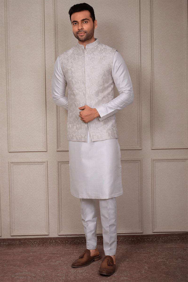 Appealing White Designer 3-Piece Men’s Suit for Reception and Party