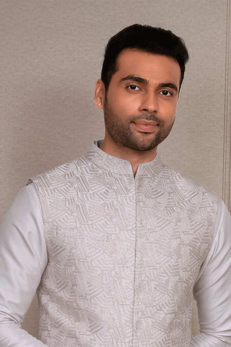 Appealing White Designer 3-Piece Men’s Suit for Reception and Party