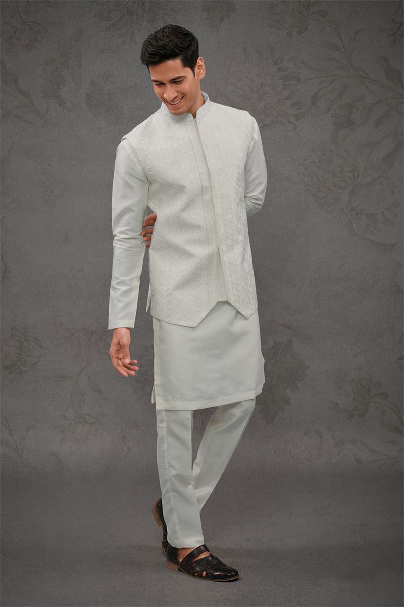Spectacular Off-White Designer 3-Piece Men’s Suit for Reception and Party