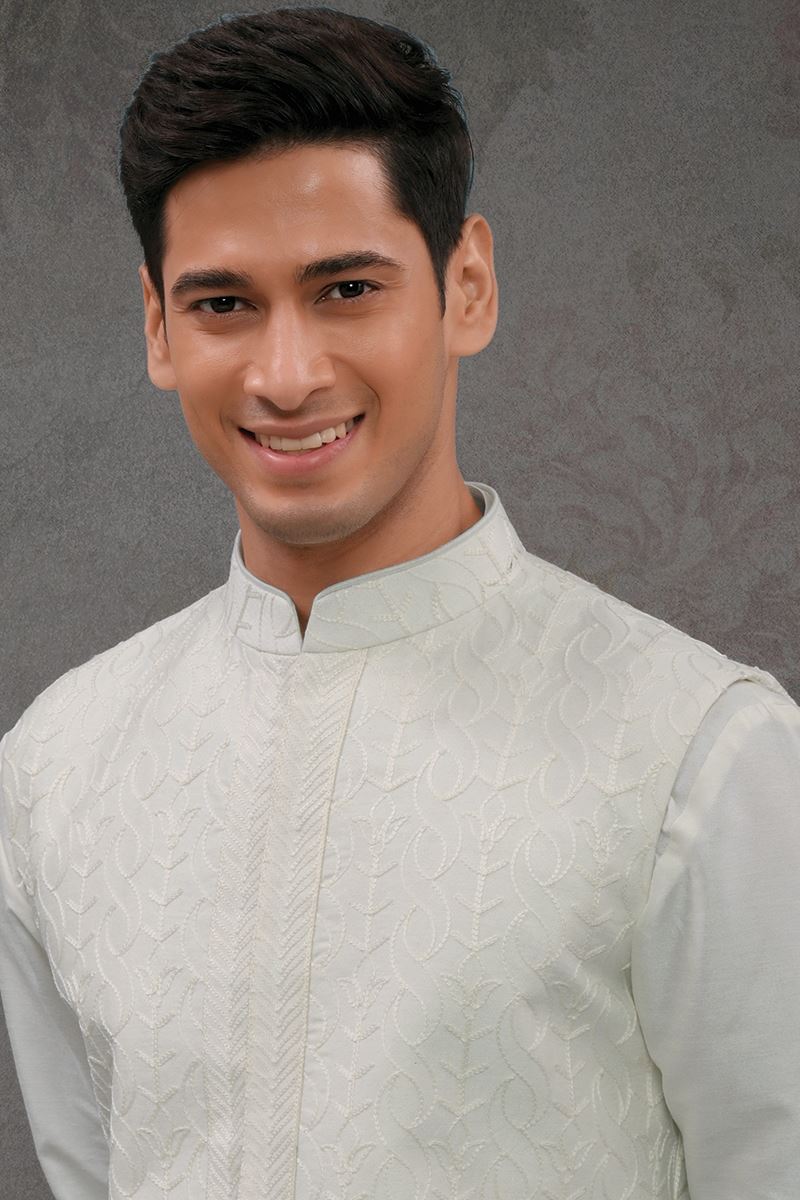 Spectacular Off-White Designer 3-Piece Men’s Suit for Reception and Party