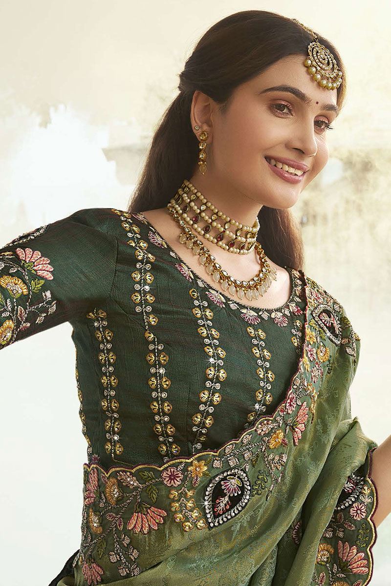 Breathtaking Silk Designer Saree for Mehendi, Wedding and Reception