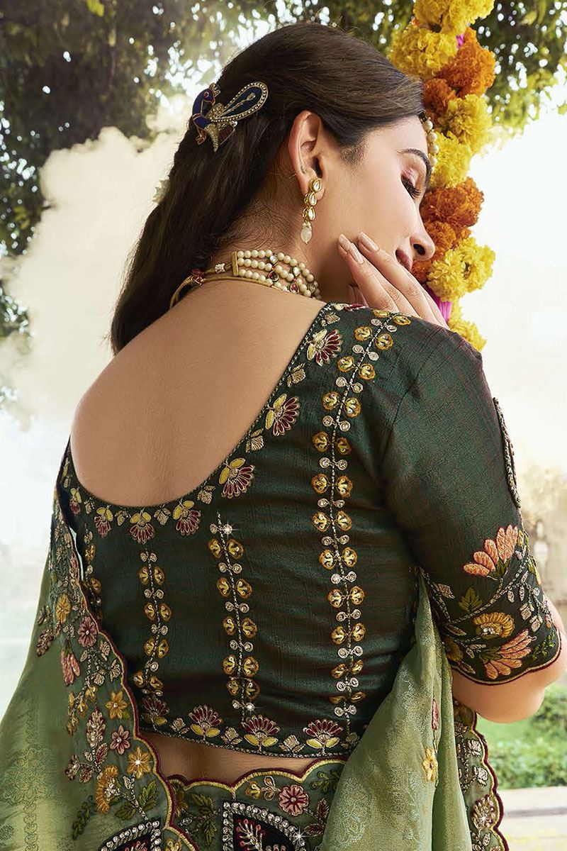 Breathtaking Silk Designer Saree for Mehendi, Wedding and Reception