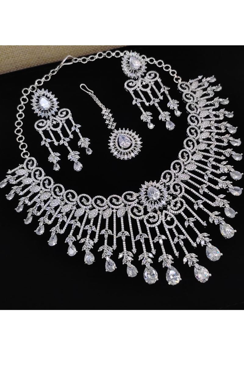 Aesthetic White Designer Necklace Set for Engagement, Wedding, and Reception