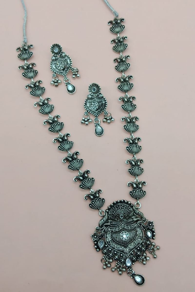 Captivating Silver Designer Necklace Set for Festivals, Sangeet, and Parties
