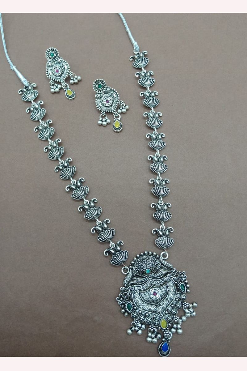 Smashing Silver Designer Necklace Set for Festivals, Sangeet, and Parties