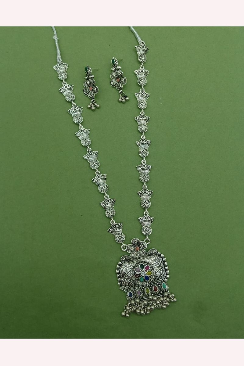 Aesthetic Silver Designer Necklace Set for Festivals, Sangeet, and Parties