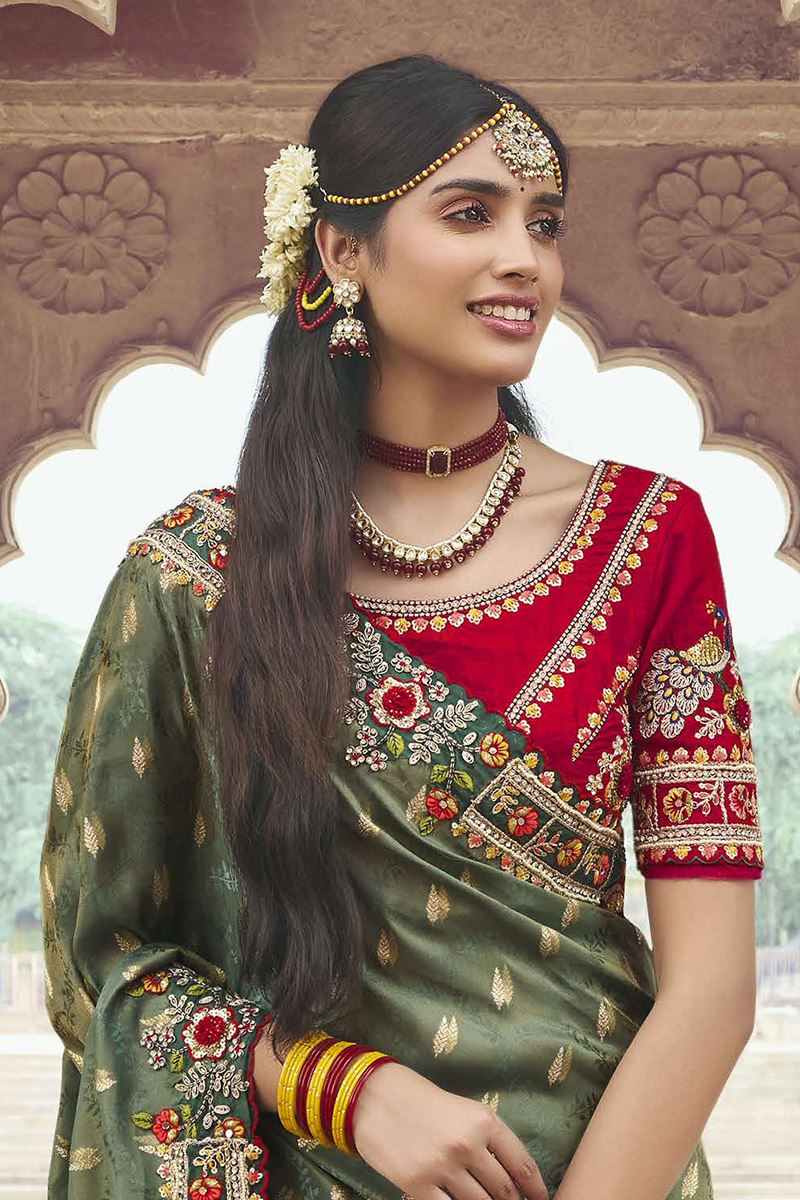 Mesmerizing Silk Designer Saree for Mehendi, Wedding and Reception