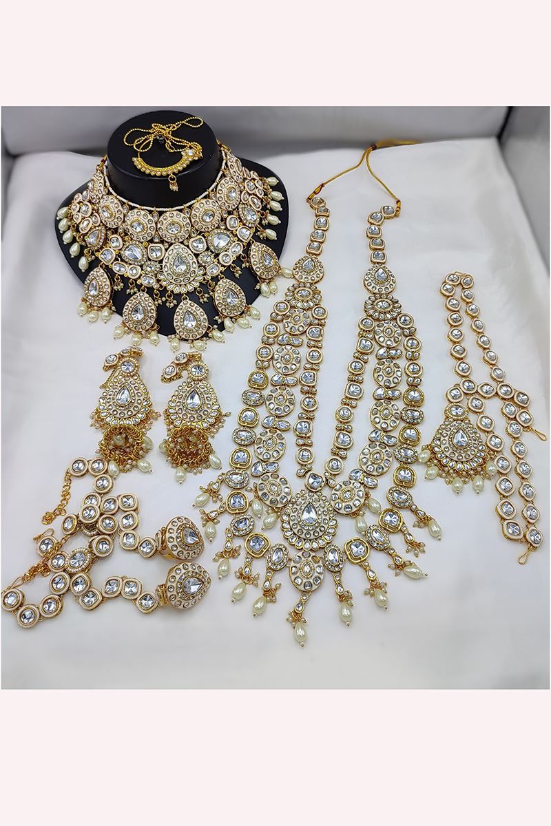 Enticing Designer Necklace Set for Wedding and Reception
