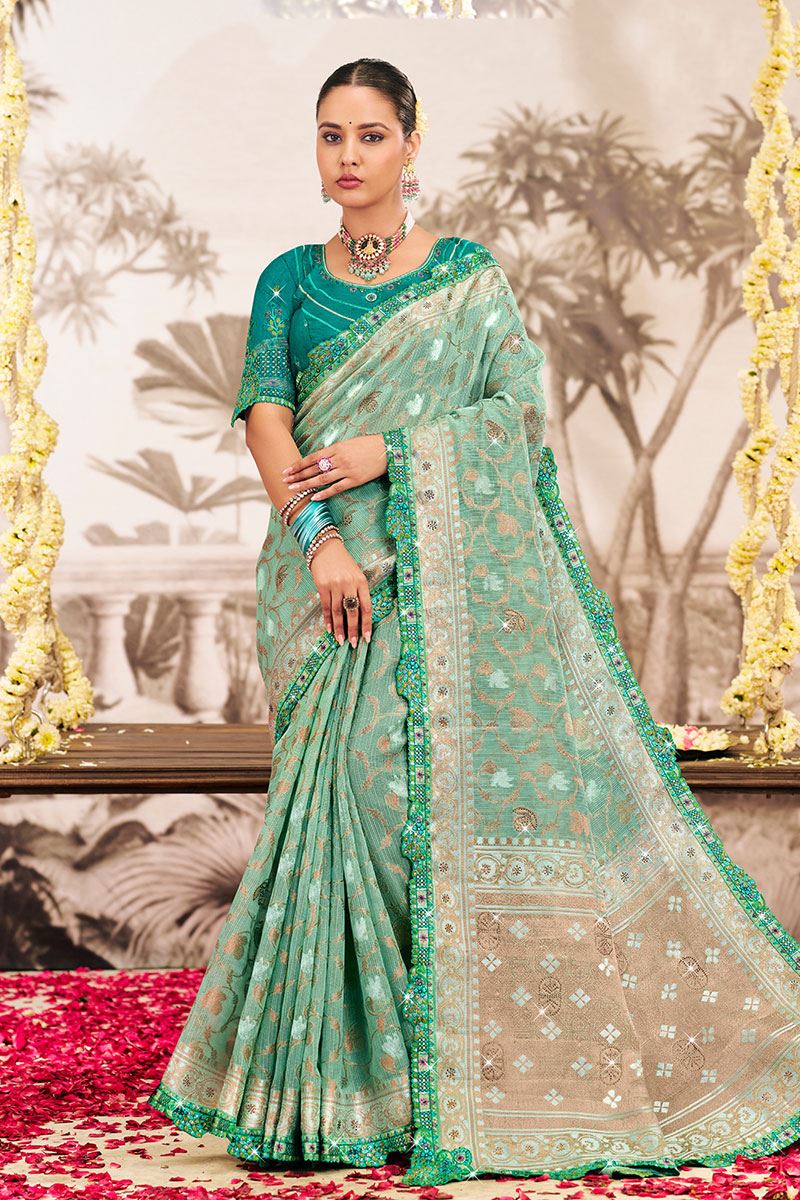 Mesmerizing Silk Designer Saree for Wedding and Reception