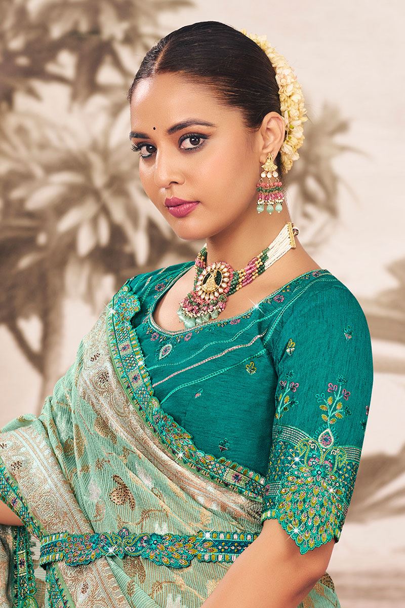 Mesmerizing Silk Designer Saree for Wedding and Reception