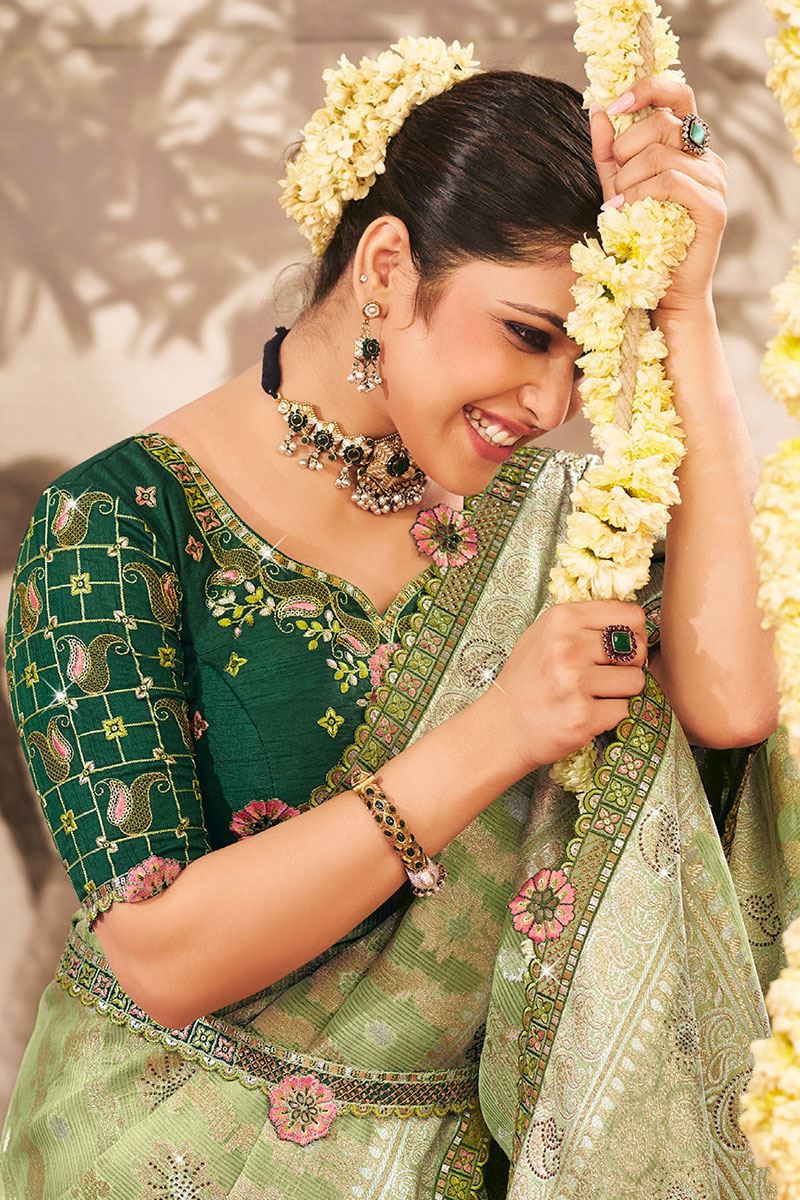 Captivating Silk Designer Saree for Mehendi, Wedding, and Reception