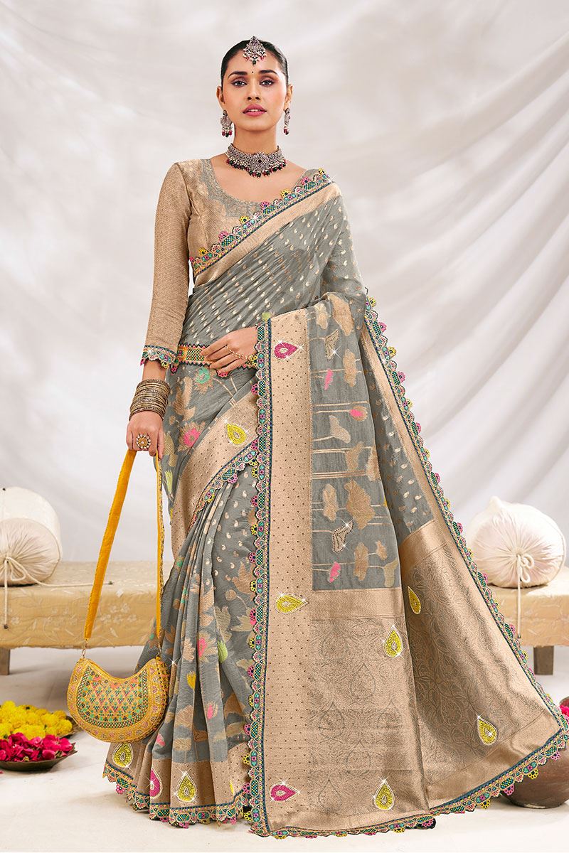 Enticing Silk Designer Saree for Wedding and Reception