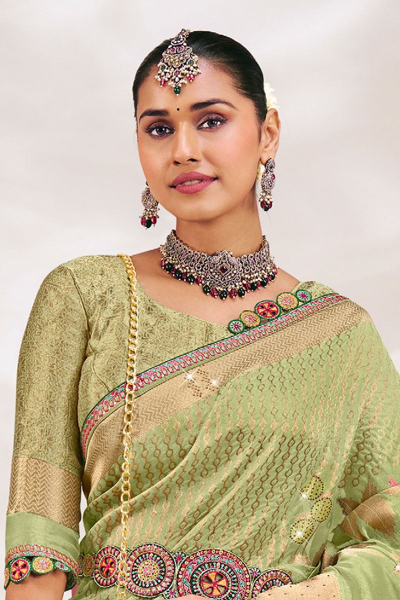 Delightful Silk Designer Saree for Wedding and Reception